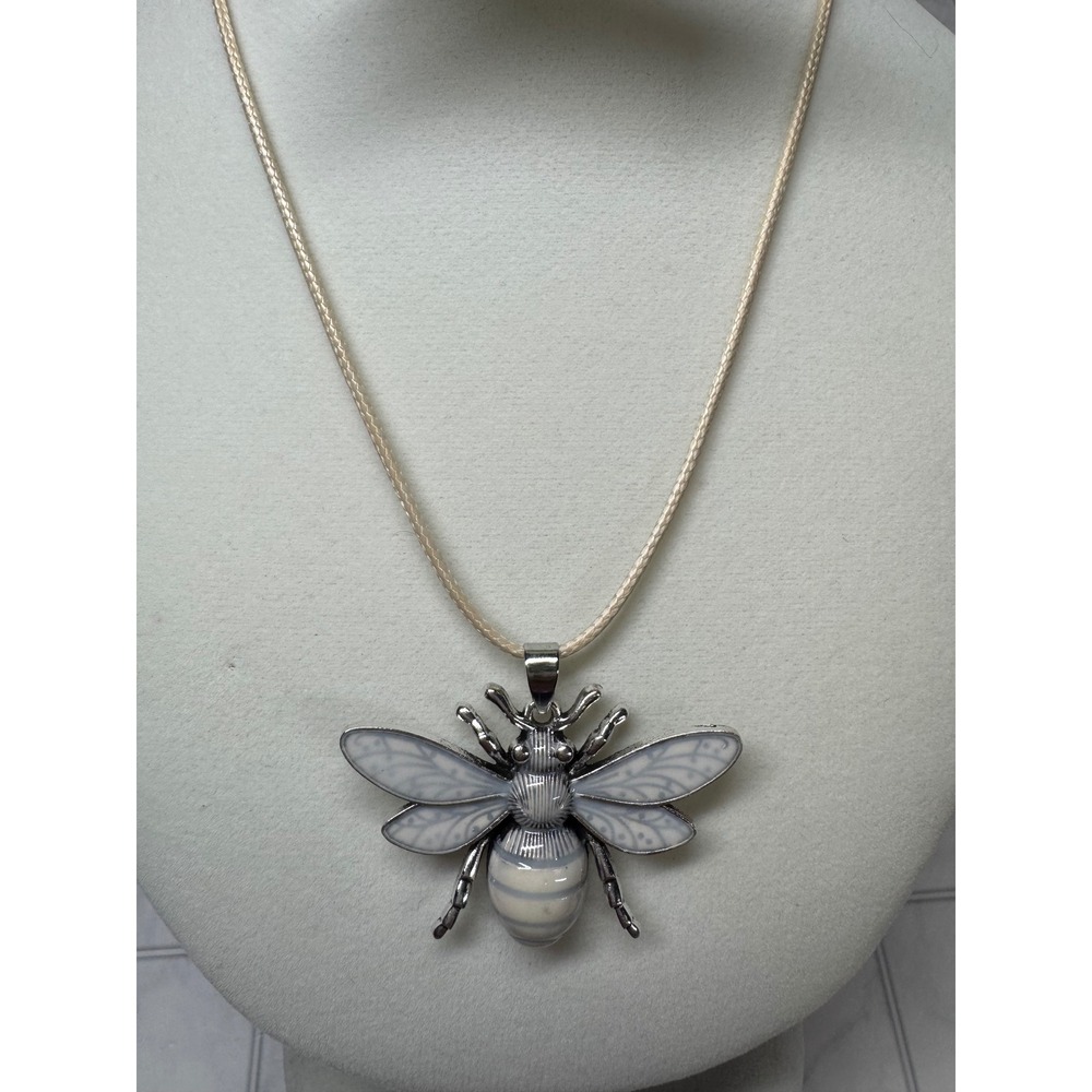 Yiwu Silver Tone Honey Bee Pendant Necklace White Grey Enamel Cream Cord NWT